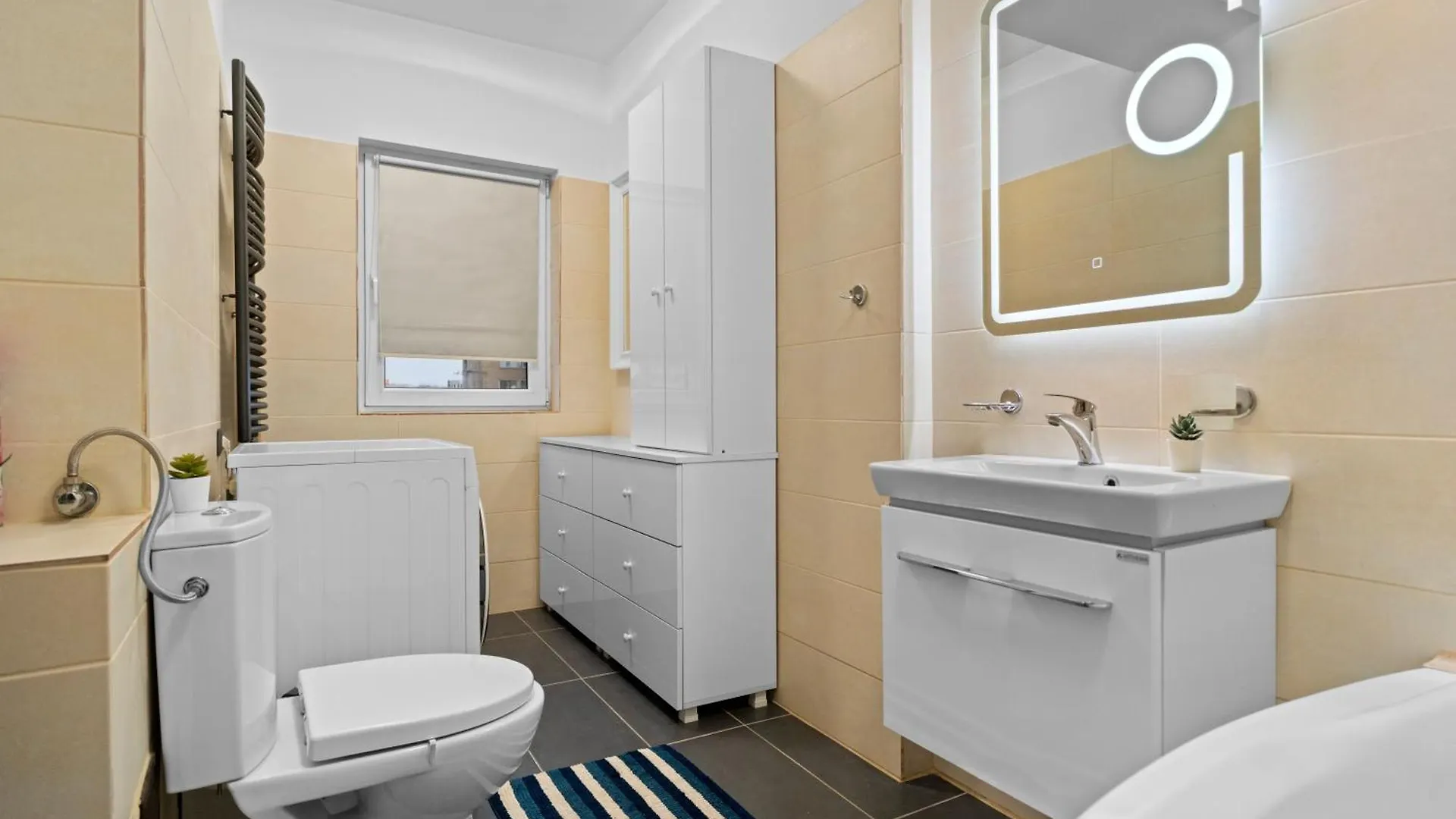 Chic Apartments In The Heart Of Bucharest - Walk To Old Town 0*,