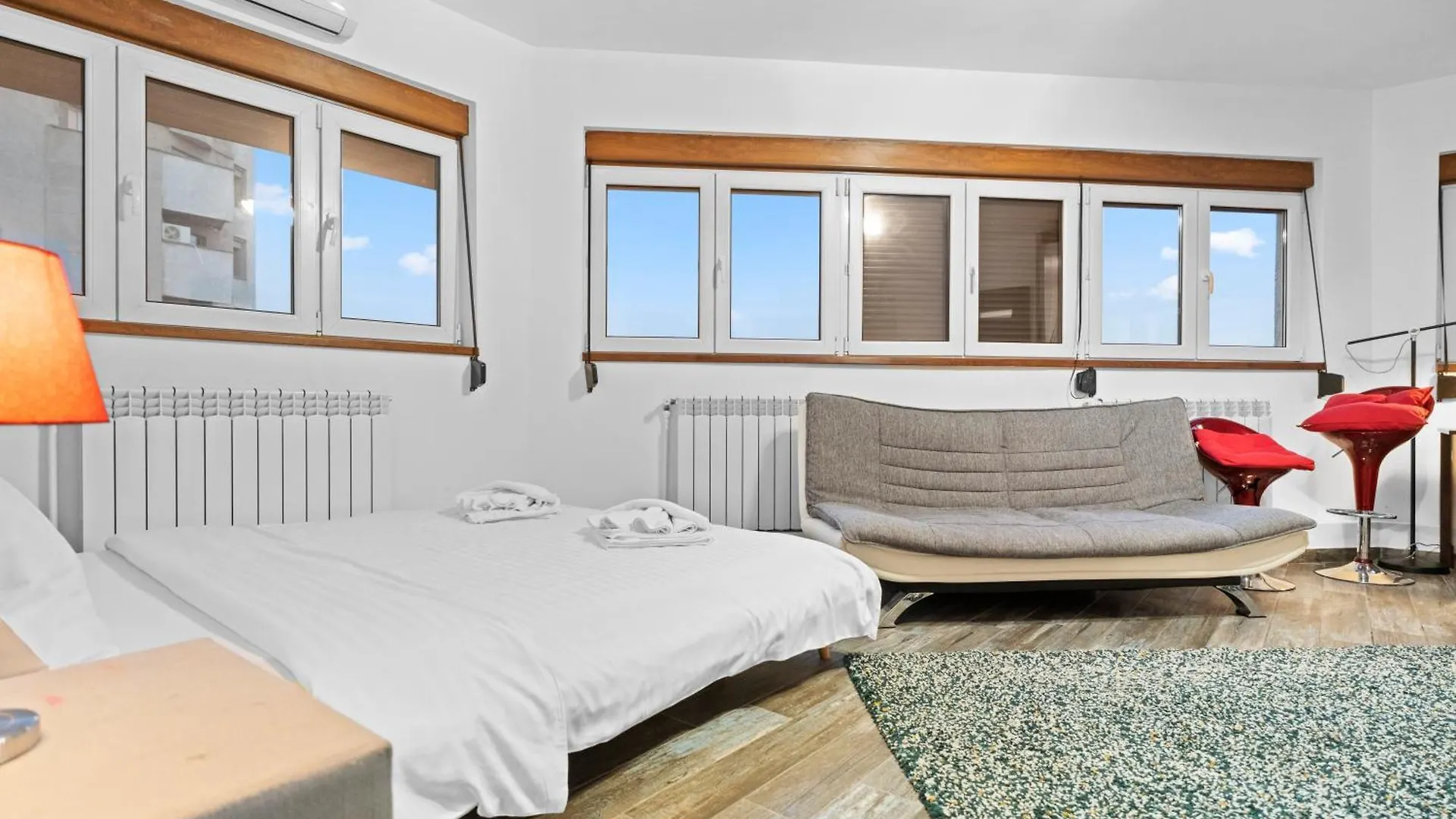 Chic Apartments In The Heart Of Bucharest - Walk To Old Town 0*,