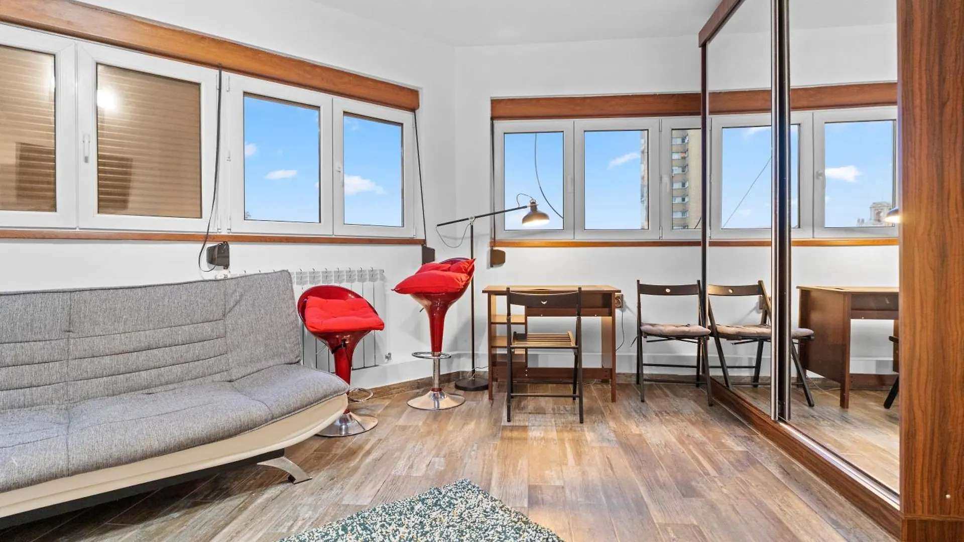 Chic Apartments In The Heart Of Bucharest - Walk To Old Town