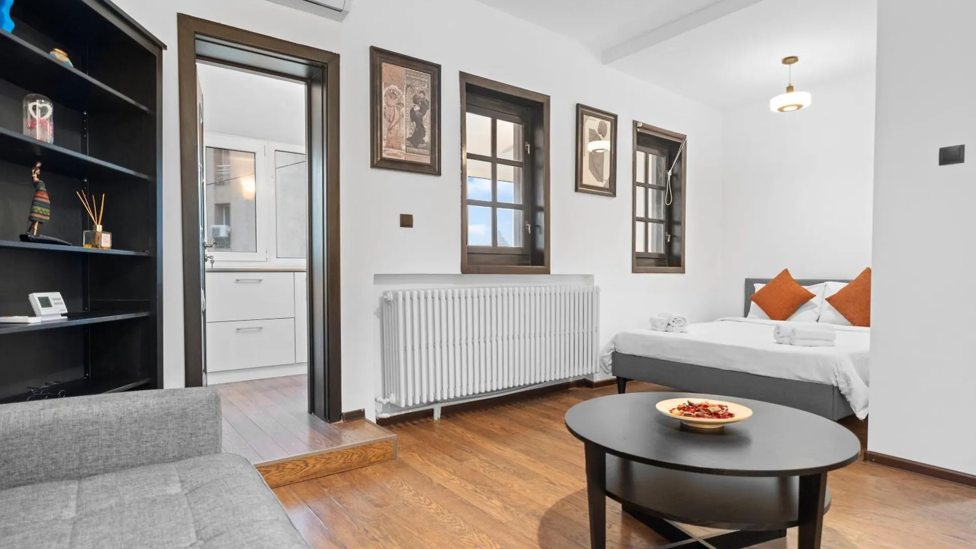 Chic Apartments In The Heart Of Bucharest - Walk To Old Town Romanya