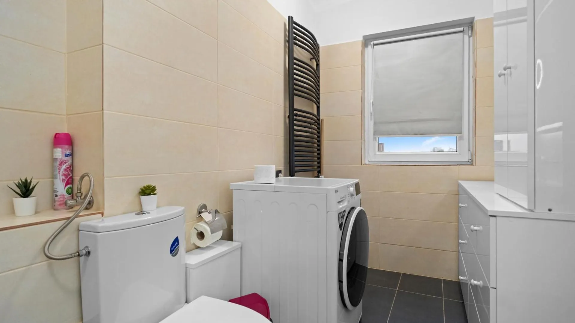 Chic Apartments In The Heart Of Bucharest - Walk To Old Town