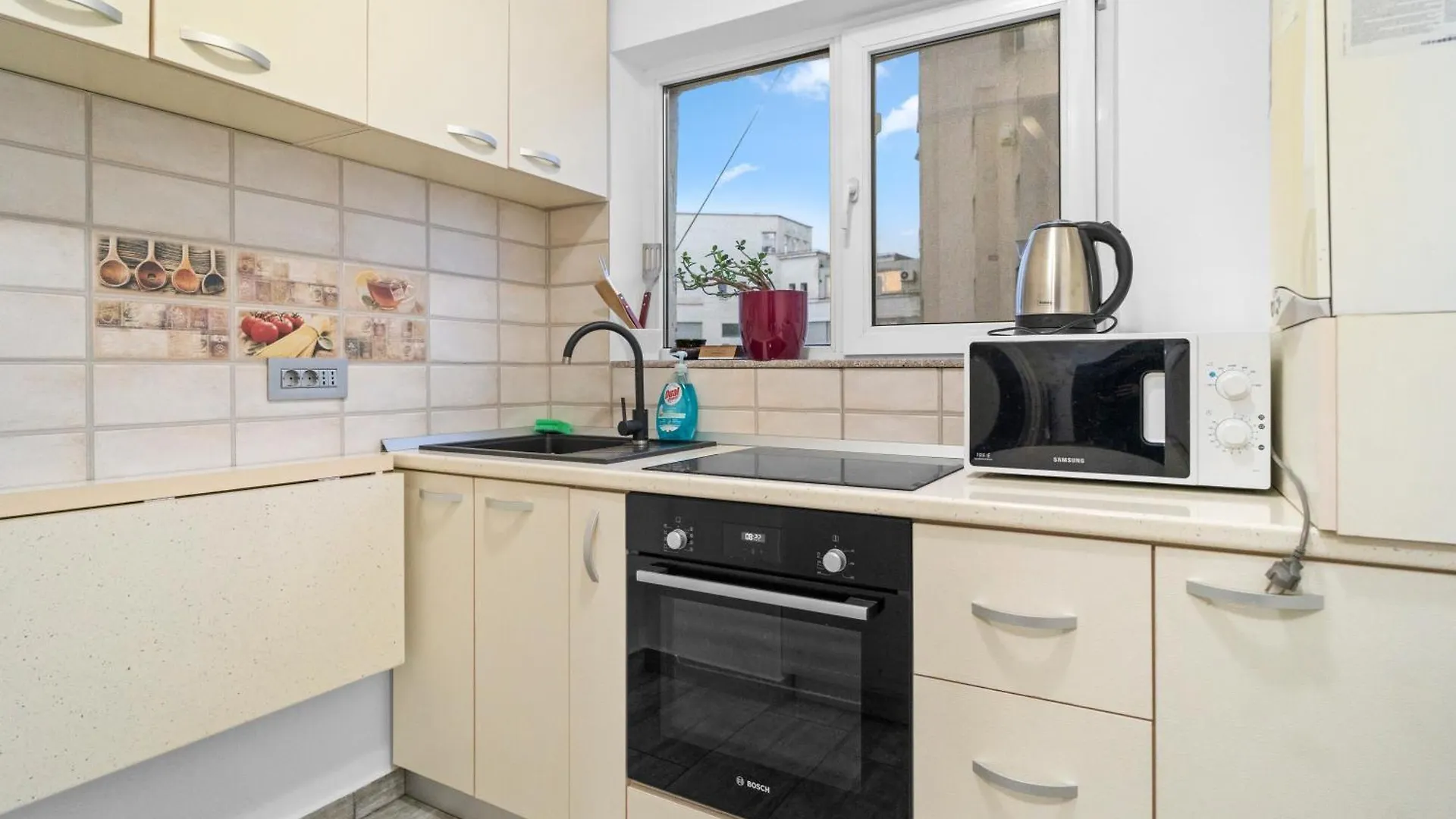 Chic Apartments In The Heart Of Bucharest - Walk To Old Town