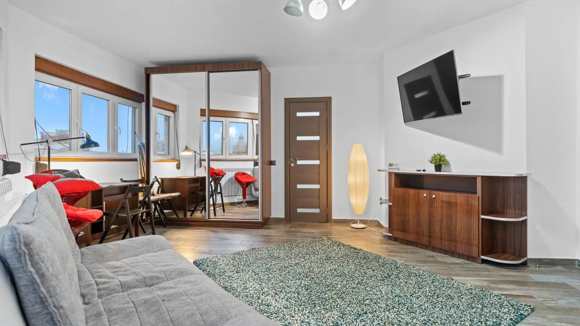 Chic Apartments In The Heart Of Bucharest - Walk To Old Town