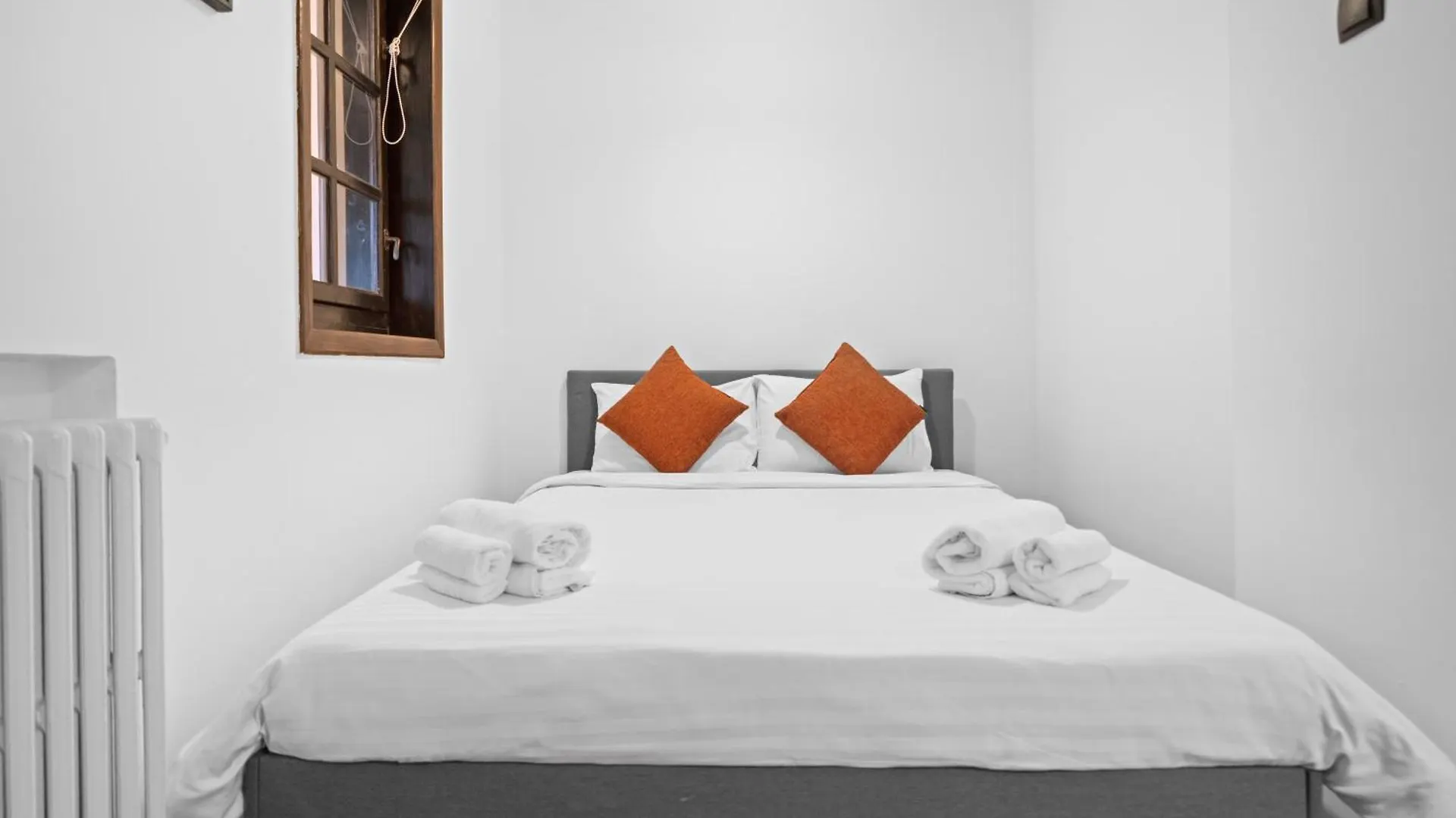 Chic Apartments In The Heart Of Bucharest - Walk To Old Town