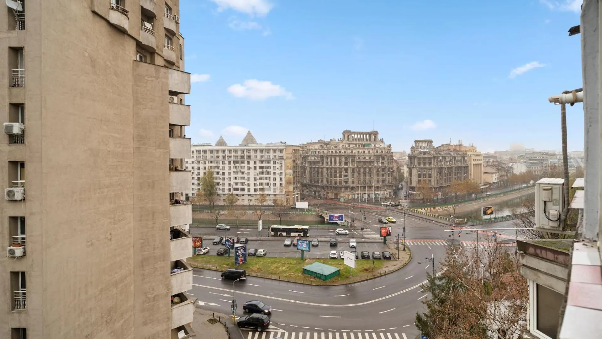 Chic Apartments In The Heart Of Bucharest - Walk To Old Town Romania