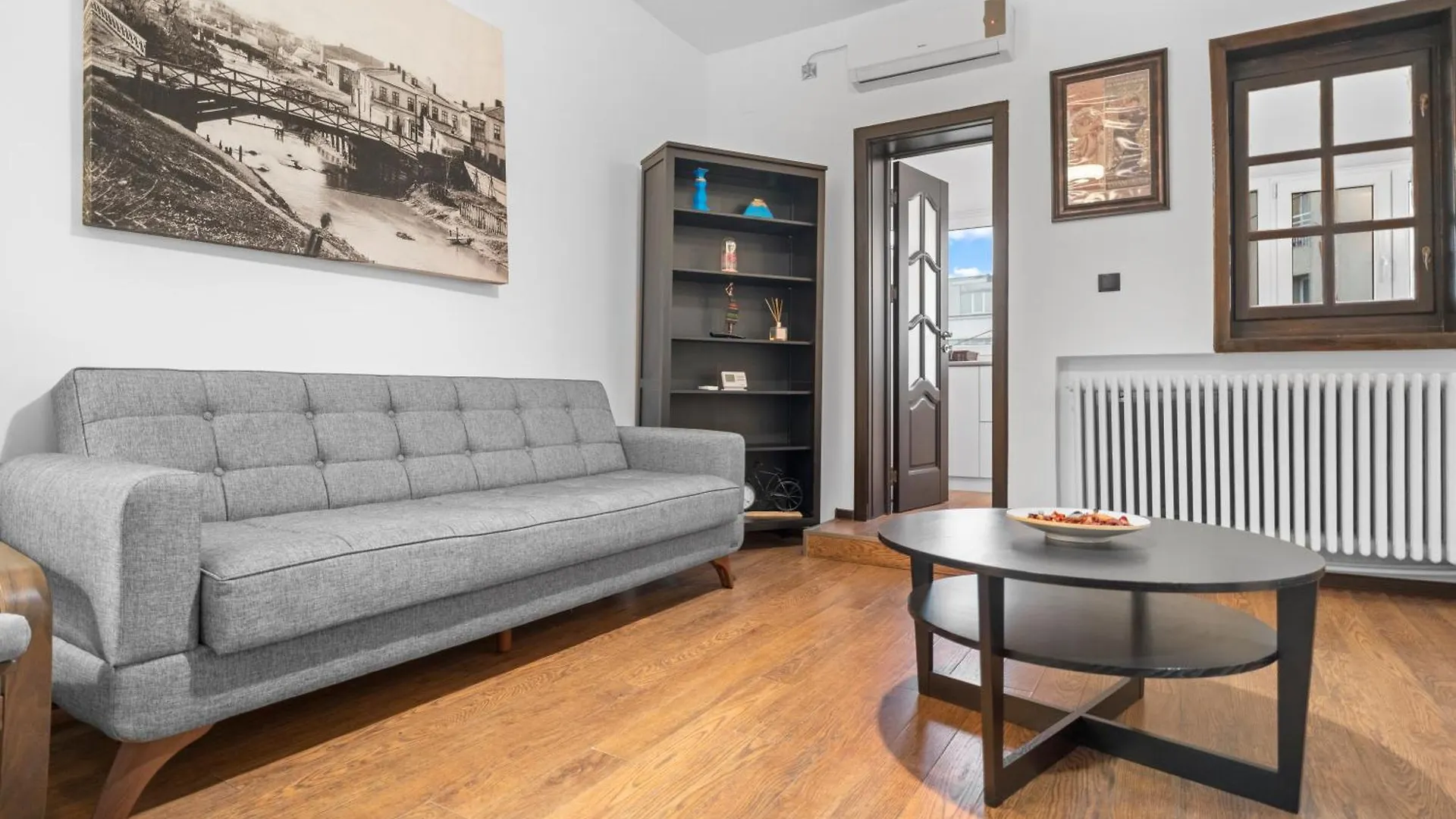 Chic Apartments In The Heart Of Bucharest - Walk To Old Town