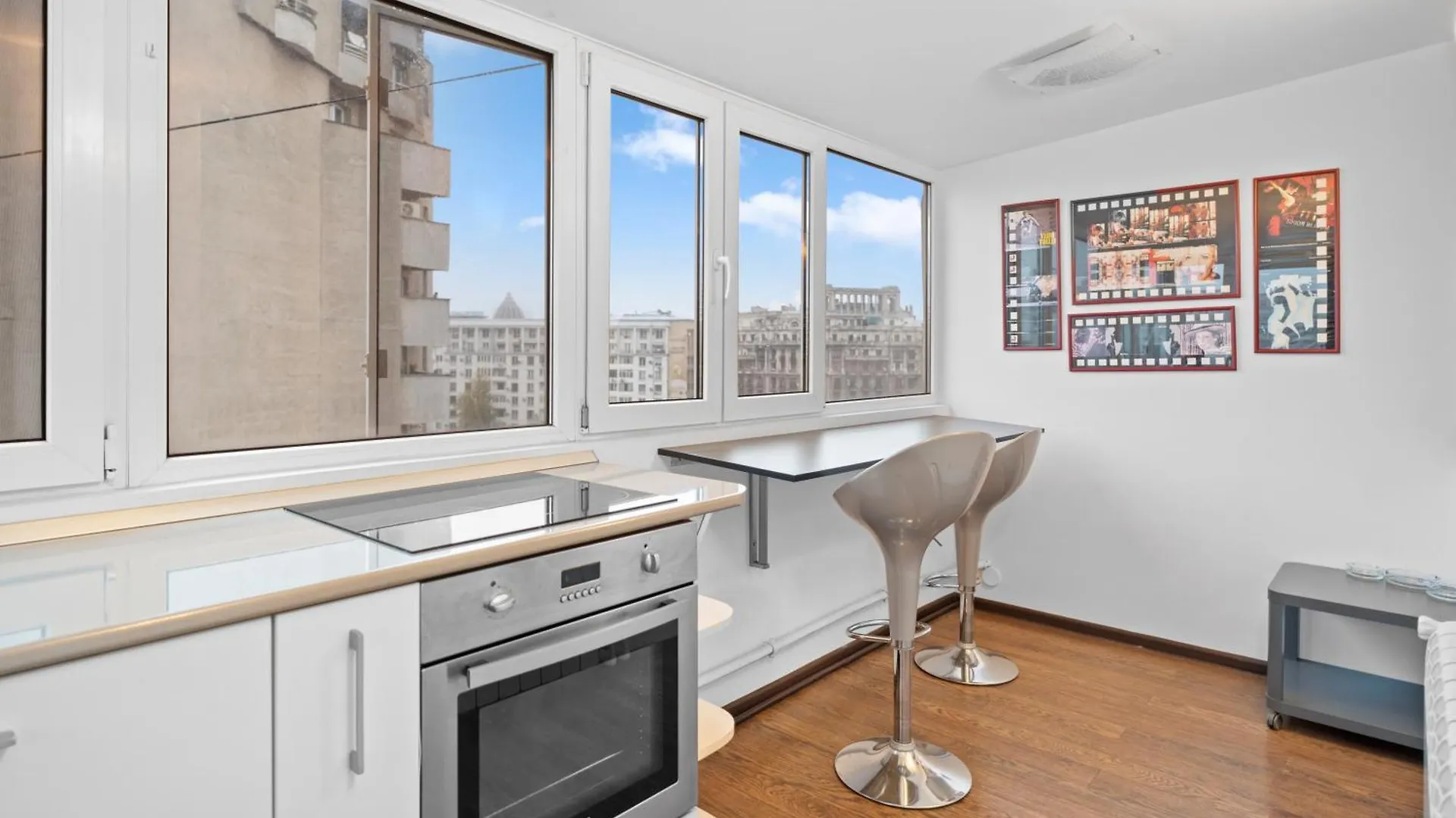 Chic Apartments In The Heart Of Bucharest - Walk To Old Town