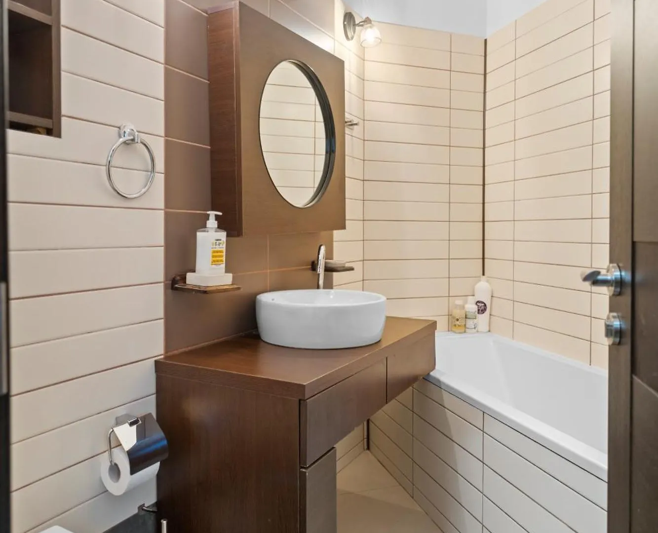 Chic Apartments In The Heart Of Bucharest - Walk To Old Town Rumänien