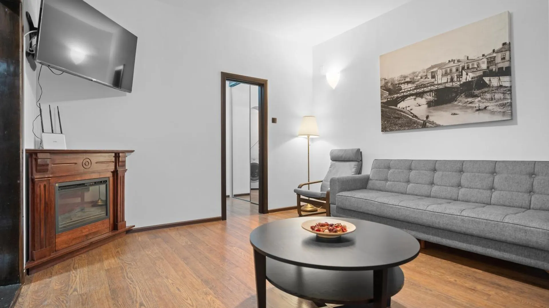 Chic Apartments In The Heart Of Bucharest - Walk To Old Town